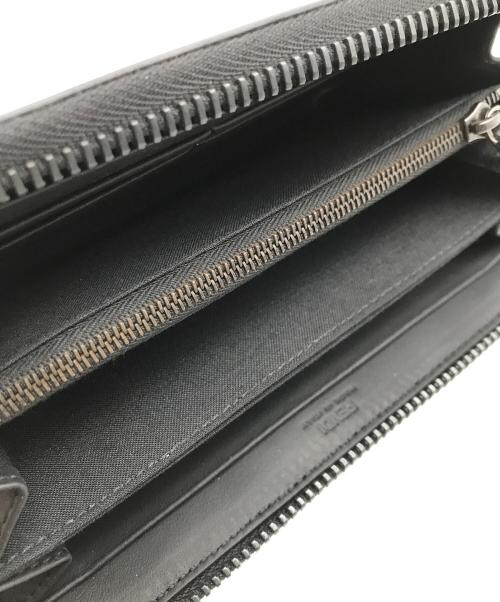 FENDI（フェンディ）FENDI (フェンディ) エンボスロゴラウンドファスナーロングウォレット/長財布 ブラックの古着・服飾アイテム