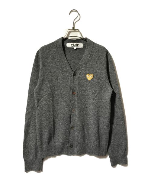 PLAY COMME des GARCONS（プレイコムデギャルソン）PLAY COMME des GARCONS (プレイコムデギャルソン) ハートワッペンVネックカーディガン/ウールカーディガン グレー サイズ:Mの古着・服飾アイテム
