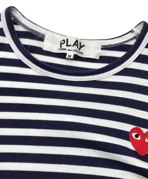 PLAY COMME des GARCONS（プレイコムデギャルソン）PLAY COMME des GARCONS (プレイコムデギャルソン) ハートワッペンL/Sボーダーカットソー/ロゴカットソー ネイビー×ホワイト サイズ:Ｍの古着・服飾アイテム