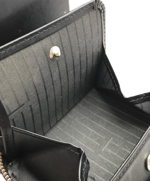 ITTI（イッチ）ITTI (イッチ) 型押しL字ファスナーウォレット/2つ折り財布 ブラックの古着・服飾アイテム