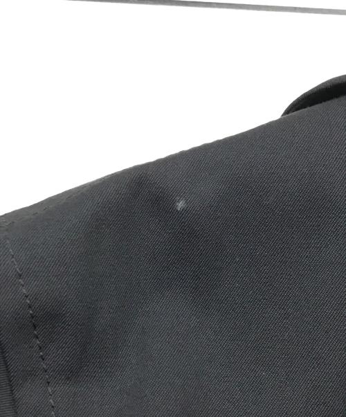 COMME des GARCONS HOMME PLUS（コムデギャルソンオムプリュス）COMME des GARCONS HOMME PLUS (コムデギャルソンオムプリュス) オーバーサイドドッキングコート/ ブラック×ホワイト サイズ:Sの古着・服飾アイテム