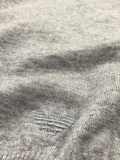 EMPORIO ARMANI（エンポリオ アルマーニ）EMPORIO ARMANI (エンポリオ アルマーニ) ロゴ刺繍カーディガン/ニットカーディガン グレー サイズ:50の古着・服飾アイテム