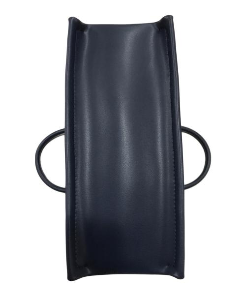 CHARLES & KEITH（チャールズアンドキース）CHARLES & KEITH (チャールズアンドキース) クローバートラペーズトートバック/ショルダーバッグ ネイビー 未使用品の古着・服飾アイテム