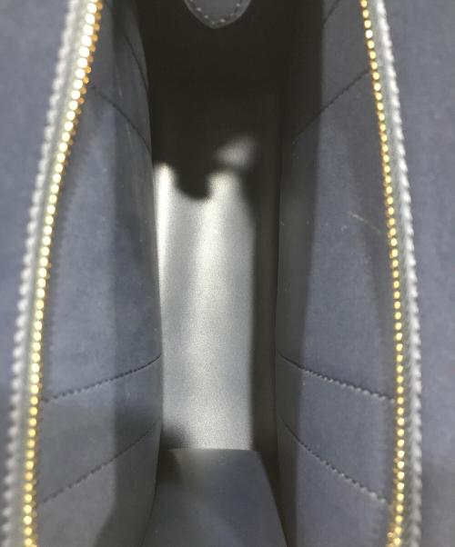 CHARLES & KEITH（チャールズアンドキース）CHARLES & KEITH (チャールズアンドキース) クローバートラペーズトートバック/ショルダーバッグ ネイビー 未使用品の古着・服飾アイテム