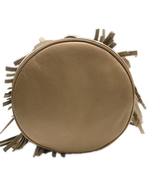 J&M DAVIDSON（ジェイ＆エム デヴィッドソン）J&M DAVIDSON (ジェイ＆エム デヴィッドソン) カーニバル ショルダーバッグ/シリンダー型ショルダーバッグ ベージュの古着・服飾アイテム