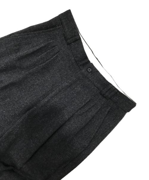 YOKE（ヨーク）YOKE (ヨーク) レーヨンウールオンブレプレイドイージーパンツ/スラックス グレー サイズ:2の古着・服飾アイテム