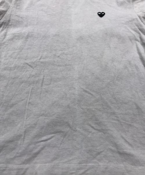 PLAY COMME des GARCONS（プレイコムデギャルソン）PLAY COMME des GARCONS (プレイコムデギャルソン) ハートロゴTシャツ/半袖カットソー グレー サイズ:Sの古着・服飾アイテム
