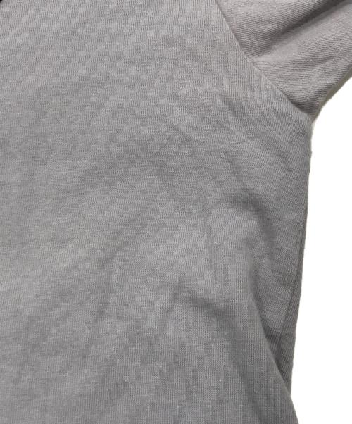 PLAY COMME des GARCONS（プレイコムデギャルソン）PLAY COMME des GARCONS (プレイコムデギャルソン) ハートロゴTシャツ/半袖カットソー グレー サイズ:Sの古着・服飾アイテム