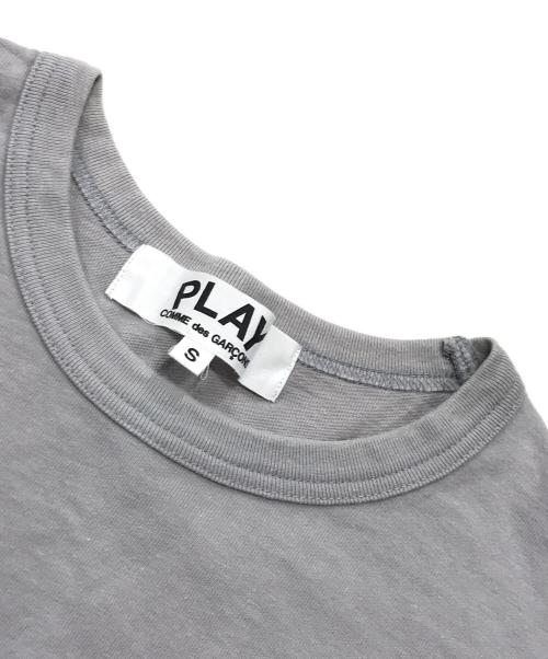 PLAY COMME des GARCONS（プレイコムデギャルソン）PLAY COMME des GARCONS (プレイコムデギャルソン) ハートロゴTシャツ/半袖カットソー グレー サイズ:Sの古着・服飾アイテム