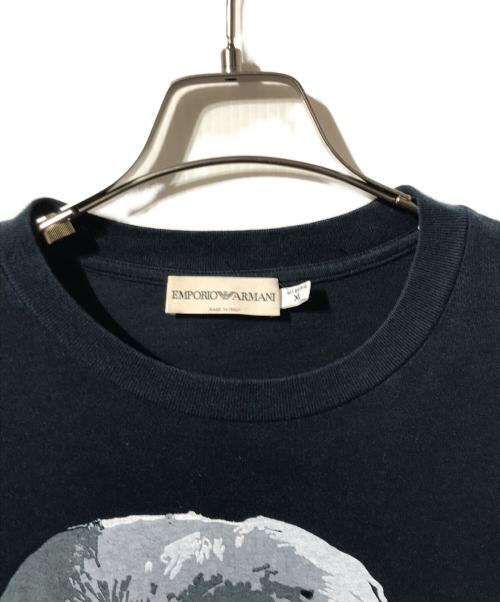 EMPORIO ARMANI（エンポリオ アルマーニ）EMPORIO ARMANI (エンポリオ アルマーニ) 本人プリントTシャツ/半袖カットソー ブラック サイズ:XLの古着・服飾アイテム