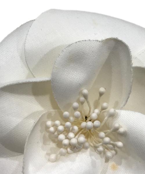 CHANEL（シャネル）CHANEL (シャネル) カメリアブローチ ホワイトの古着・服飾アイテム