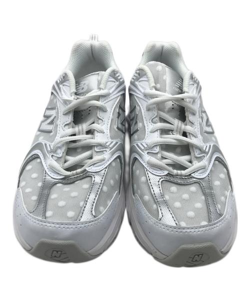 NEW BALANCE（ニューバランス）NEW BALANCE (ニューバランス) ローカットスニーカー/530 “Silver Metallic/Polka Dots” スニーカー グレー サイズ:25の古着・服飾アイテム