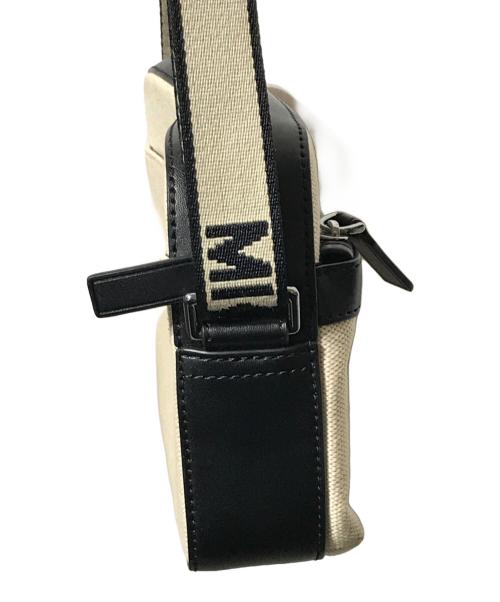 MICHAEL KORS（マイケル・コース）MICHAEL KORS (マイケル・コース) ロゴショルダーバッグ ベージュ×ブラックの古着・服飾アイテム