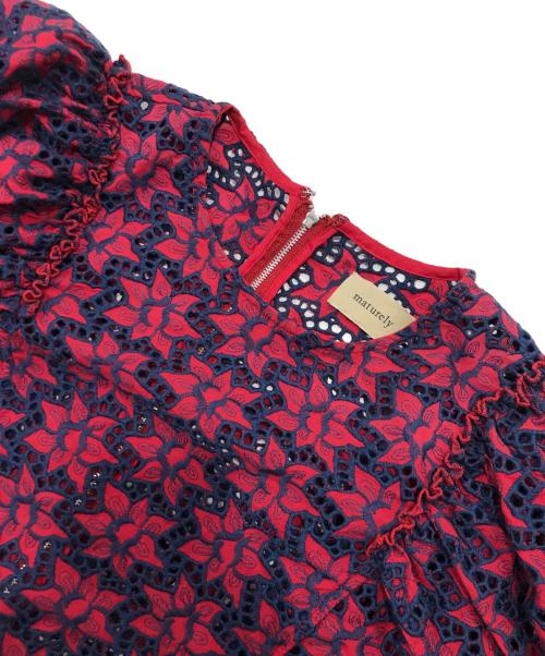 maturely（マチュアリー）maturely (マチュアリー) フローラル刺繍カットワークブラウス/長袖ブラウス レッド×ネイビー サイズ:Freeの古着・服飾アイテム