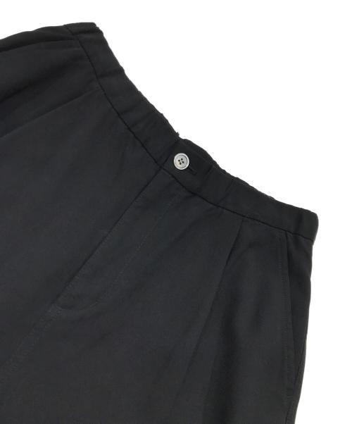 FRAMeWORK（フレームワーク）FRAMeWORK (フレームワーク) タックバレルパンツ/スラックス ブラック サイズ:36の古着・服飾アイテム