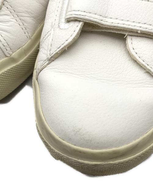 VEJA（ヴェジャ）VEJA (ヴェジャ) ベルクロローカットスニーカー ホワイト サイズ:27.0㎝の古着・服飾アイテム