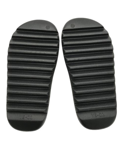 YEEZY（イージー）YEEZY (イージー) SLIDE サンダル ブラック サイズ:8 未使用品の古着・服飾アイテム