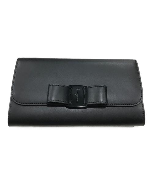 Salvatore Ferragamo（サルヴァトーレ フェラガモ）Salvatore Ferragamo (サルヴァトーレ フェラガモ) ヴァラリボンフラップロングウォレット ブラックの古着・服飾アイテム