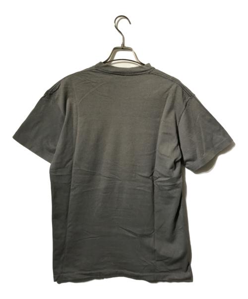 stussy（ステューシー）stussy (ステューシー) ラジカセプリントTシャツ/クルーネック半袖Tシャツ グレー サイズ:Mの古着・服飾アイテム