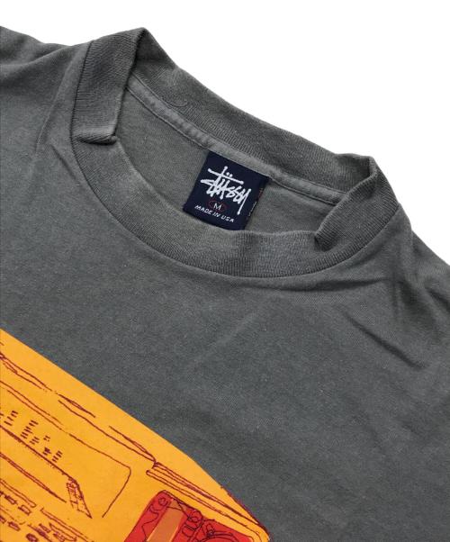 stussy（ステューシー）stussy (ステューシー) ラジカセプリントTシャツ/クルーネック半袖Tシャツ グレー サイズ:Mの古着・服飾アイテム