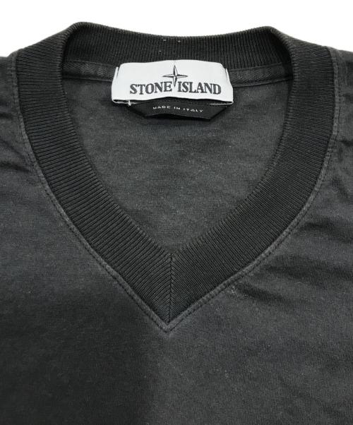 STONE ISLAND（ストーンアイランド）STONE ISLAND (ストーンアイランド) フロントロゴVネック半袖カットソー/Tシャツ グレー サイズ:Sの古着・服飾アイテム
