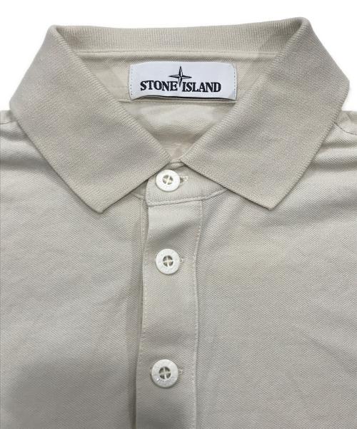 STONE ISLAND（ストーンアイランド）STONE ISLAND (ストーンアイランド) フロントロゴポロシャツ アイボリー サイズ:Sの古着・服飾アイテム