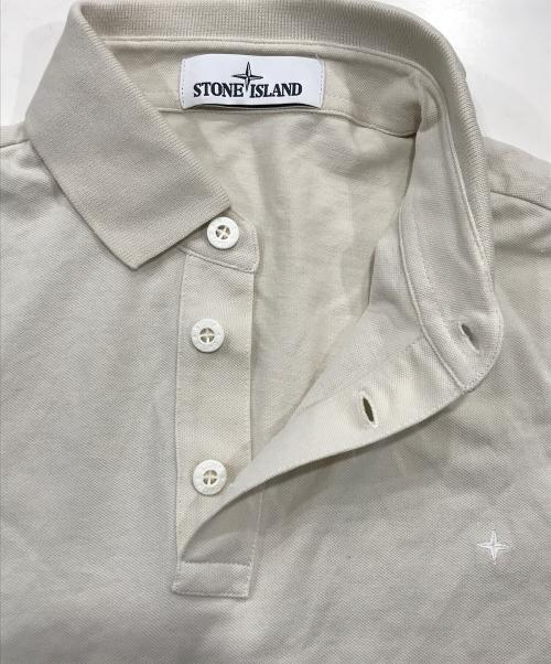 STONE ISLAND（ストーンアイランド）STONE ISLAND (ストーンアイランド) フロントロゴポロシャツ アイボリー サイズ:Sの古着・服飾アイテム