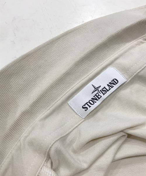 STONE ISLAND（ストーンアイランド）STONE ISLAND (ストーンアイランド) フロントロゴポロシャツ アイボリー サイズ:Sの古着・服飾アイテム
