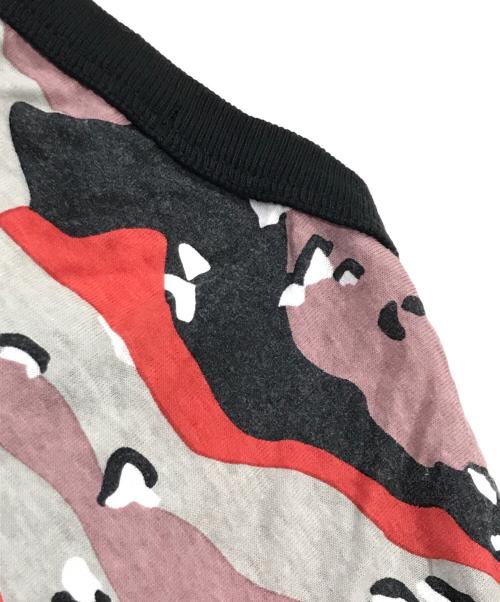 STONE ISLAND（ストーンアイランド）STONE ISLAND (ストーンアイランド) カモ柄Tシャツ/半袖カットソー レッド×グレー サイズ:Sの古着・服飾アイテム