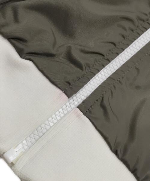 maison kitsune（メゾンキツネ）MAISON KITSUNE (メゾンキツネ) フォックスワッペンナイロンフーデッドジャケット/ジップフードジャケット ベージュ サイズ:Sの古着・服飾アイテム