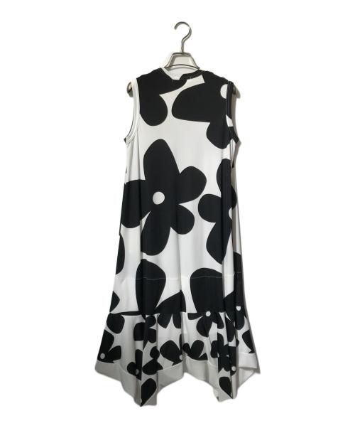 COMME des GARCONS（コムデギャルソン）COMME des GARCONS (コムデギャルソン) フラワープリントノースリーブワンピース ホワイト×ブラック サイズ:Sの古着・服飾アイテム