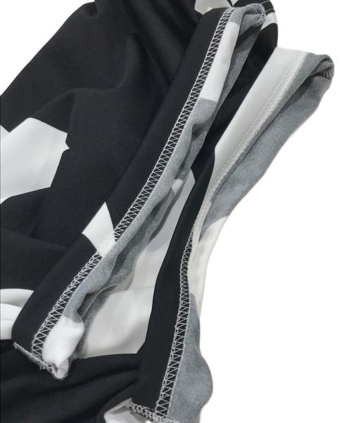 COMME des GARCONS（コムデギャルソン）COMME des GARCONS (コムデギャルソン) フラワープリントノースリーブワンピース ホワイト×ブラック サイズ:Sの古着・服飾アイテム