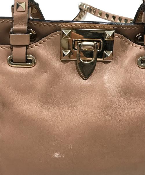 VALENTINO（ヴァレンティノ）VALENTINO (ヴァレンティノ) ロックスタッズ2WAYバッグ ベージュの古着・服飾アイテム