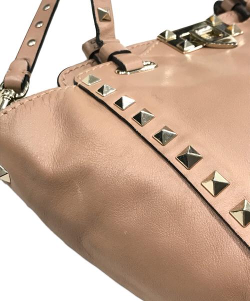 VALENTINO（ヴァレンティノ）VALENTINO (ヴァレンティノ) ロックスタッズ2WAYバッグ ベージュの古着・服飾アイテム