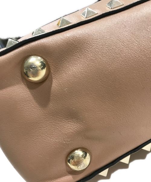 VALENTINO（ヴァレンティノ）VALENTINO (ヴァレンティノ) ロックスタッズ2WAYバッグ ベージュの古着・服飾アイテム