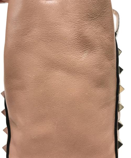 VALENTINO（ヴァレンティノ）VALENTINO (ヴァレンティノ) ロックスタッズ2WAYバッグ ベージュの古着・服飾アイテム