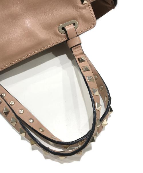 VALENTINO（ヴァレンティノ）VALENTINO (ヴァレンティノ) ロックスタッズ2WAYバッグ ベージュの古着・服飾アイテム