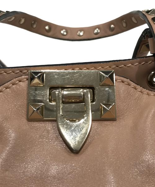 VALENTINO（ヴァレンティノ）VALENTINO (ヴァレンティノ) ロックスタッズ2WAYバッグ ベージュの古着・服飾アイテム