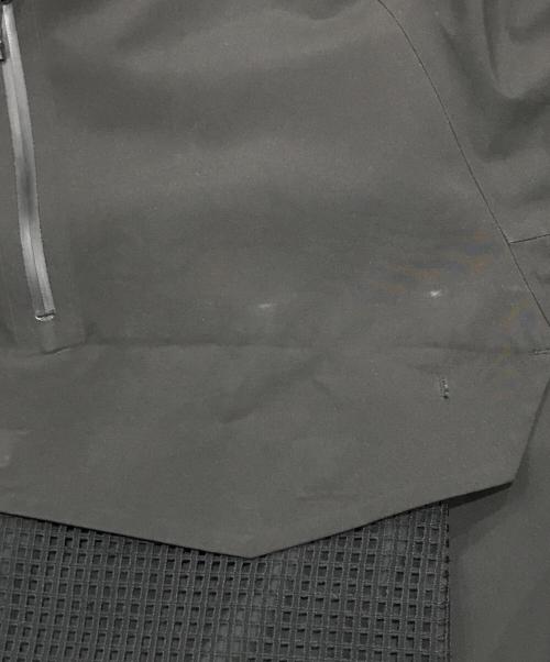 WHITE MOUNTAINEERING（ホワイトマウンテ二アニング）WHITE MOUNTAINEERING (ホワイトマウンテ二アニング) GORE-TEX LUGGAGE JACKET/ラゲッジジャケット/防水ジャケット ブラック サイズ:3の古着・服飾アイテム