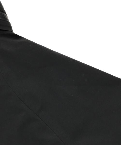 WHITE MOUNTAINEERING（ホワイトマウンテ二アニング）WHITE MOUNTAINEERING (ホワイトマウンテ二アニング) GORE-TEX LUGGAGE JACKET/ラゲッジジャケット/防水ジャケット ブラック サイズ:3の古着・服飾アイテム