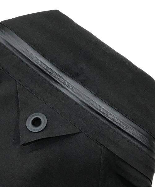 WHITE MOUNTAINEERING（ホワイトマウンテ二アニング）WHITE MOUNTAINEERING (ホワイトマウンテ二アニング) GORE-TEX LUGGAGE JACKET/ラゲッジジャケット/防水ジャケット ブラック サイズ:3の古着・服飾アイテム