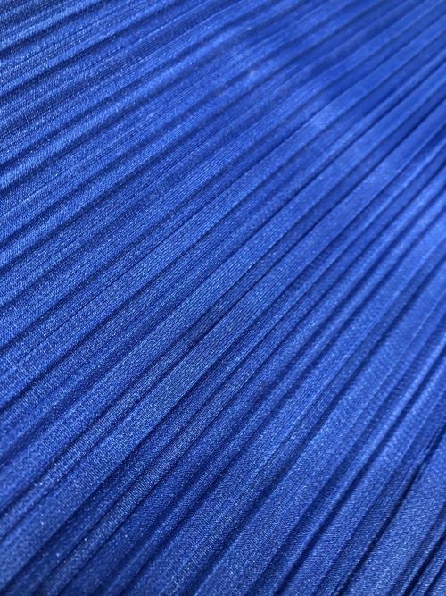 PLEATS PLEASE（プリーツプリーズ）PLEATS PLEASE (プリーツプリーズ) スキッパープリーツワンピース/長袖ワンピース ブルー サイズ:3の古着・服飾アイテム