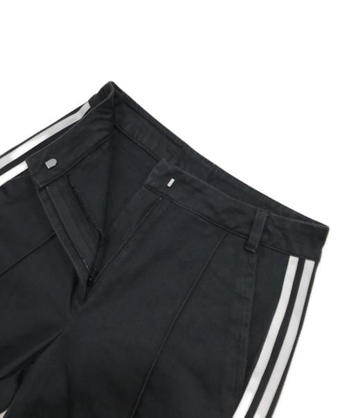 adidas（アディダス）adidas (アディダス) KSENIA SCHNAIDER (クセニア シュナイダー) リプロセス スリット トラックパンツ ブラック×ホワイト サイズ:Mの古着・服飾アイテム