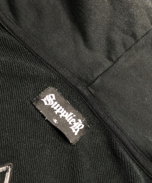 SUPPLIER（サプライヤー）SUPPLIER (サプライヤー) ボクシーフィットジップロゴフーディ ブラック サイズ:XLの古着・服飾アイテム