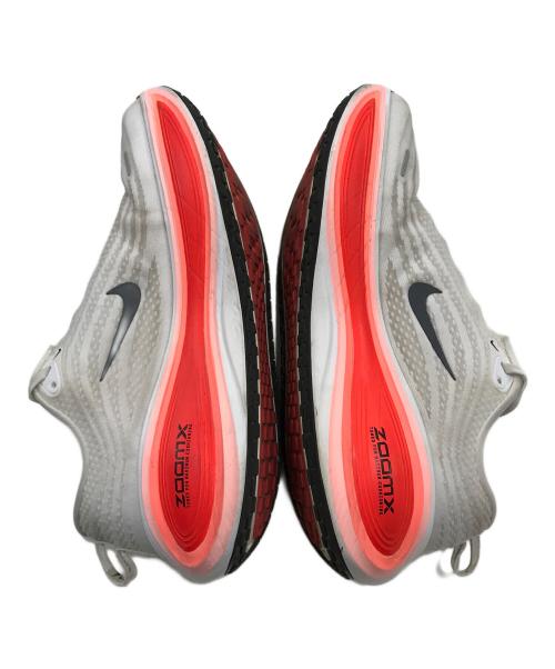 NIKE（ナイキ）NIKE (ナイキ) ローカットスニーカー ボメロ プラス ホワイト×オレンジ サイズ:26.5cmの古着・服飾アイテム