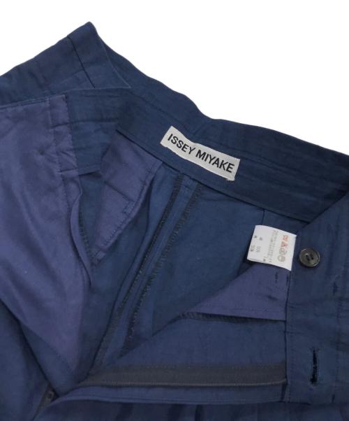 ISSEY MIYAKE（イッセイミヤケ）ISSEY MIYAKE (イッセイミヤケ) リネン混タックワイドパンツ ネイビー サイズ:Sの古着・服飾アイテム