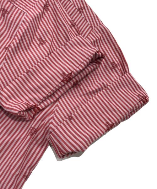 Vivienne Westwood RED LABEL（ヴィヴィアンウエストウッドレッドレーベル）Vivienne Westwood RED LABEL (ヴィヴィアンウエストウッドレッドレーベル) オーブストライプ半袖シャツ レッド サイズ:2の古着・服飾アイテム
