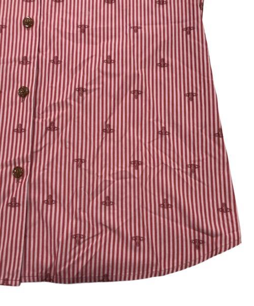 Vivienne Westwood RED LABEL（ヴィヴィアンウエストウッドレッドレーベル）Vivienne Westwood RED LABEL (ヴィヴィアンウエストウッドレッドレーベル) オーブストライプ半袖シャツ レッド サイズ:2の古着・服飾アイテム