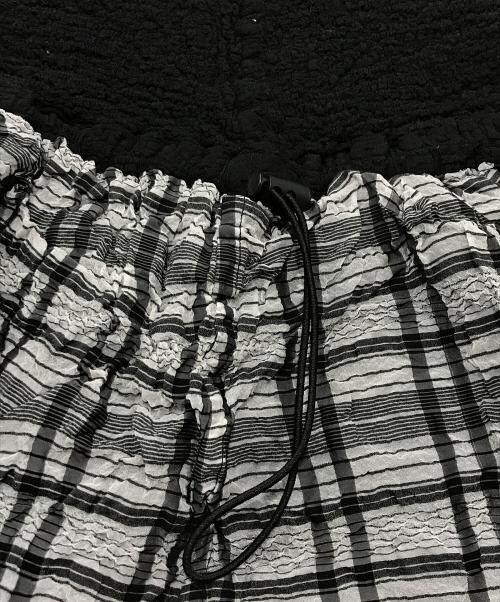 me ISSEY MIYAKE（ミーイッセイ ミヤケ）me ISSEY MIYAKE (ミーイッセイ ミヤケ) 切替チェックミニスカート ブラック×グレー サイズ:-の古着・服飾アイテム