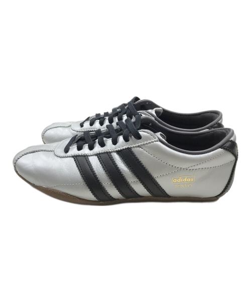adidas（アディダス）adidas (アディダス) TOKYO DECON Wローカットスニーカー シルバー サイズ:23.0の古着・服飾アイテム